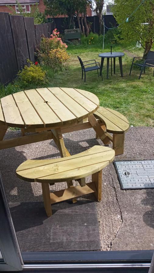 Summerhill, Wrexham - Key Worker Friendly Esterno foto